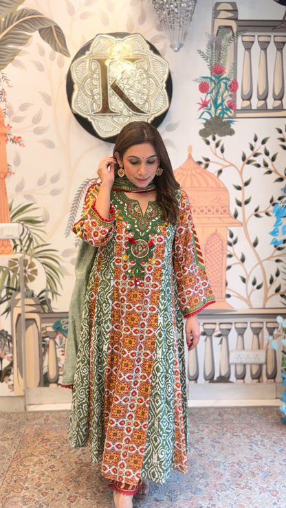 Verde Bloom Printed Suit